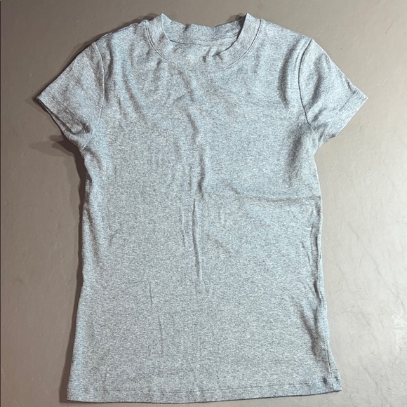 A New Day women’s medium Gray Fitted Short Sleeve T-Shirt - Picture 1 of 2